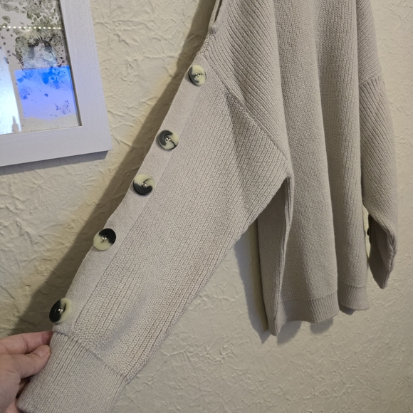 VENUS Beige Cold Shoulder Knit Sweater Brown Buttons Down LongSleeves Size SMALL - Picture 4 of 17